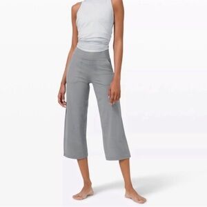 Lululemon Align Wide Leg Super-High-Rise Crop *23"
Rhino Grey Size 2